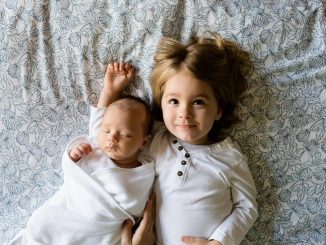 Présentez votre bébé à ses frères et soeurs