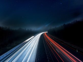 La technologie de recharge par induction permet de recharger les voitures électriques lorsqu'elles roulent