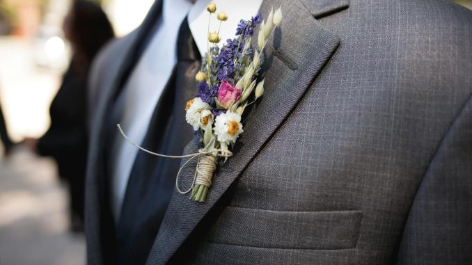 Quel choix devez-vous faire entre le noeud papillon et la cravate pour le jour de votre mariage ?